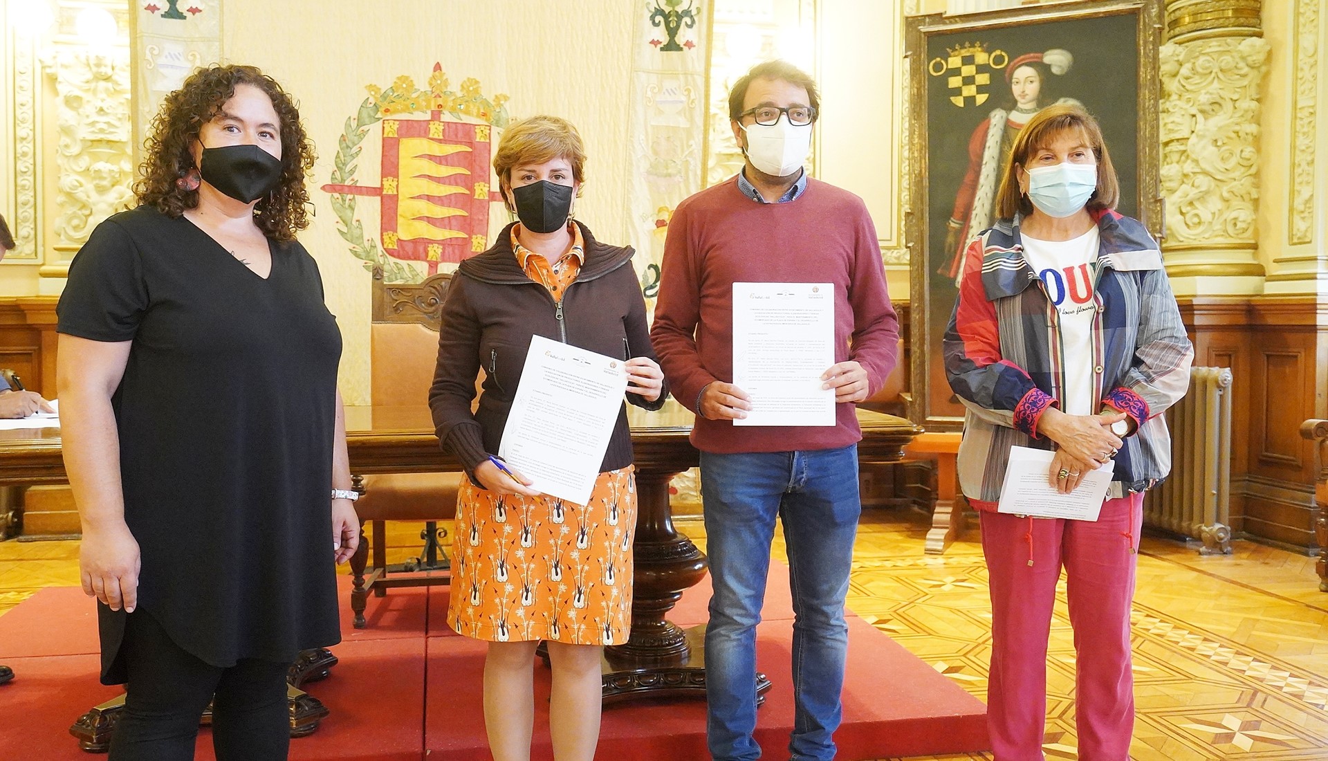 Foto de la noticia El Ayuntamiento de Valladolid y VallaEcolid firman el convenio para el mantenimiento del ECOMERCADO