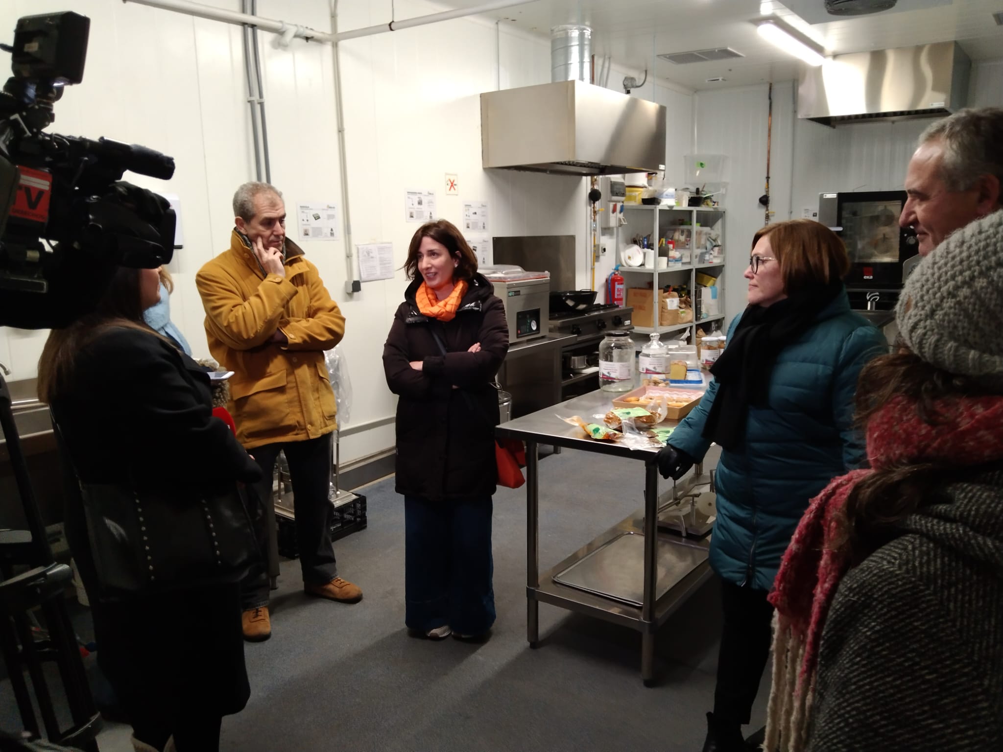 Foto de la noticia LAS CONCEJALAS DE MEDIO AMBIENTE MARÍA SÁNCHEZ Y DE INNOVACIÓN CHARO CHÁVEZ VISITAN EL OBRADOR GETIONADO POR VALLAECOLID